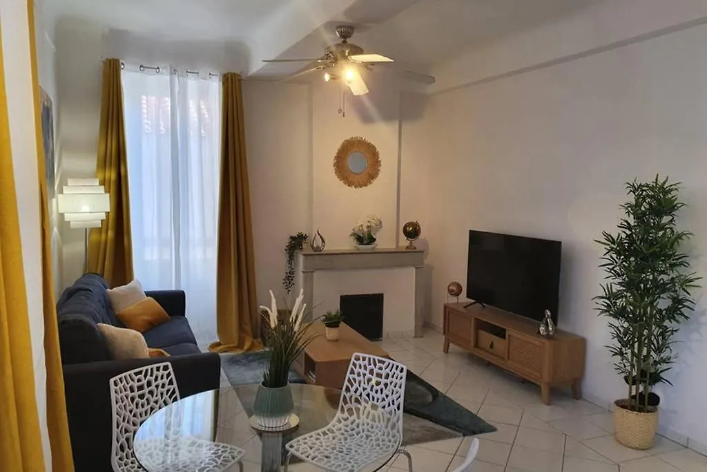 Appartement LHaussmannien Charme absolu à Hyères France